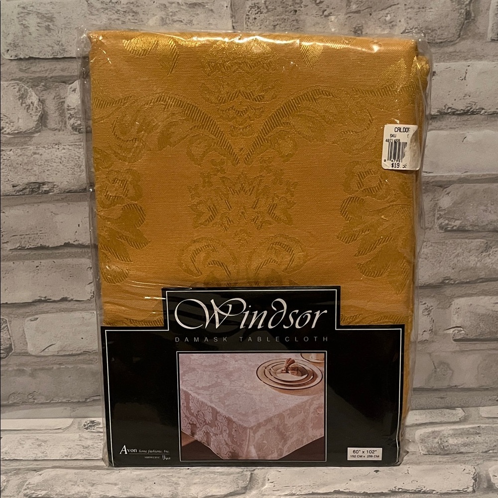 Vintage Windsor Luxurious Gold Damask Tablecloth 60 by 102 inch oval cotton poly